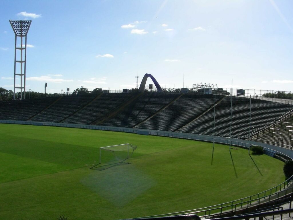 El Minella tendrá luz y podrá recibir a Aldosivi y Gimnasia con ambas hinchadas en las tribunas